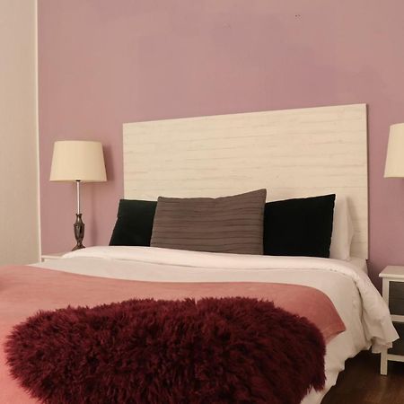 Alani Montjuic Hostel Barcelona Bagian luar foto