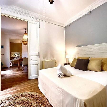 Alani Montjuic Hostel Barcelona Bagian luar foto