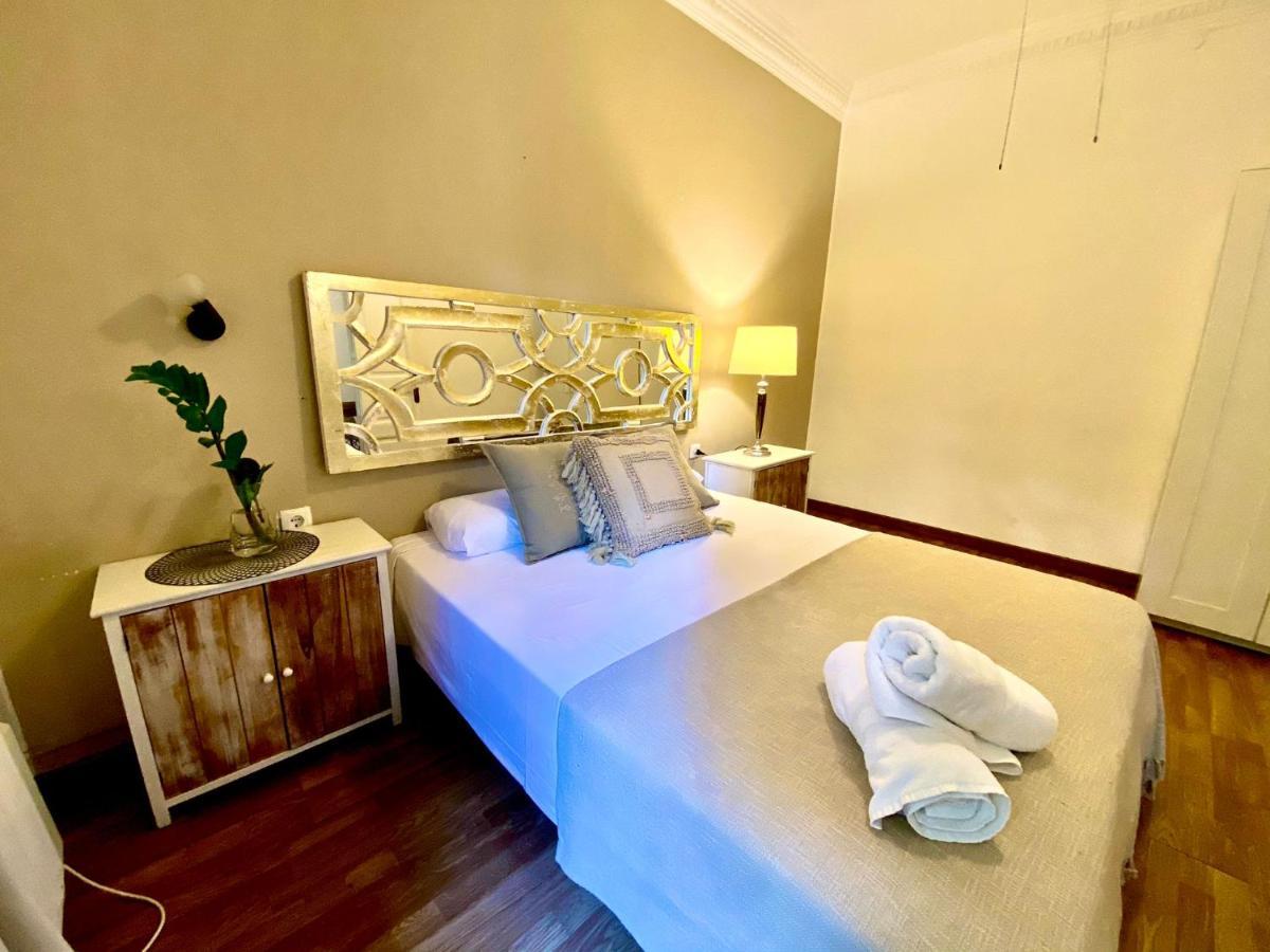 Alani Montjuic Hostel Barcelona Bagian luar foto