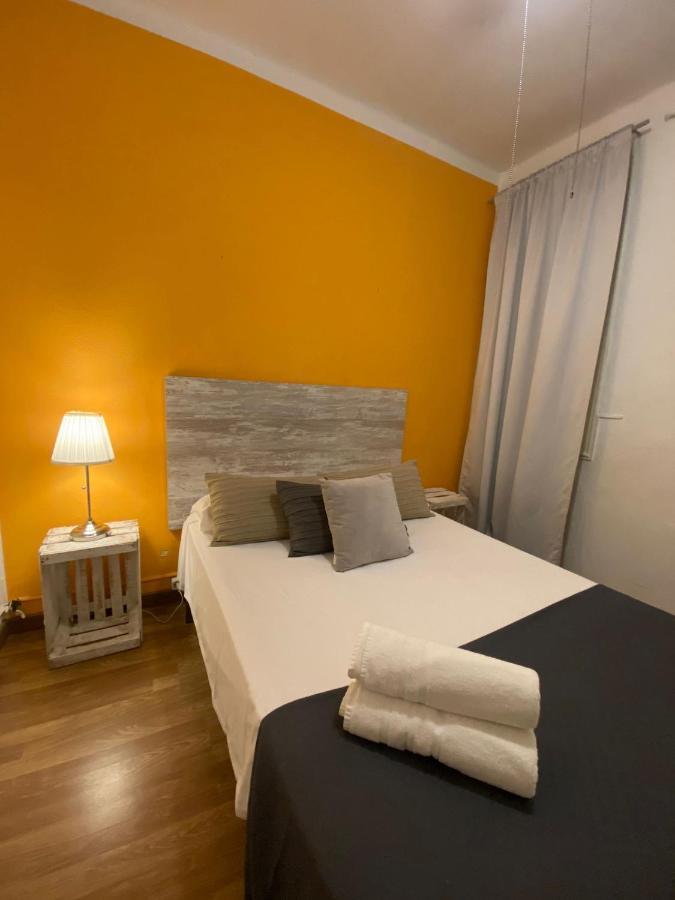 Alani Montjuic Hostel Barcelona Bagian luar foto