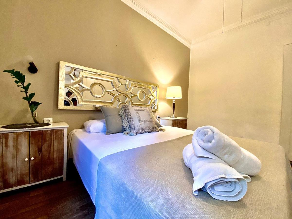 Alani Montjuic Hostel Barcelona Bagian luar foto