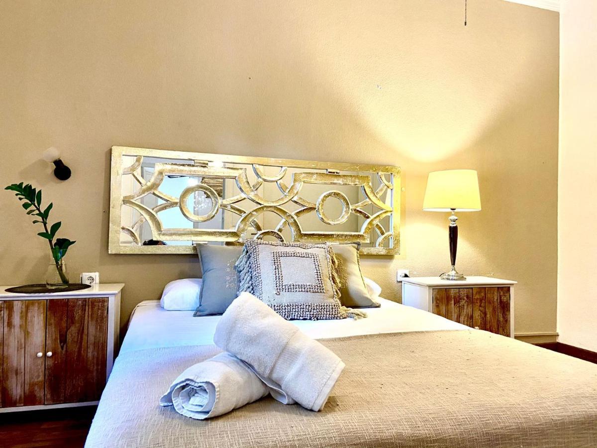 Alani Montjuic Hostel Barcelona Bagian luar foto