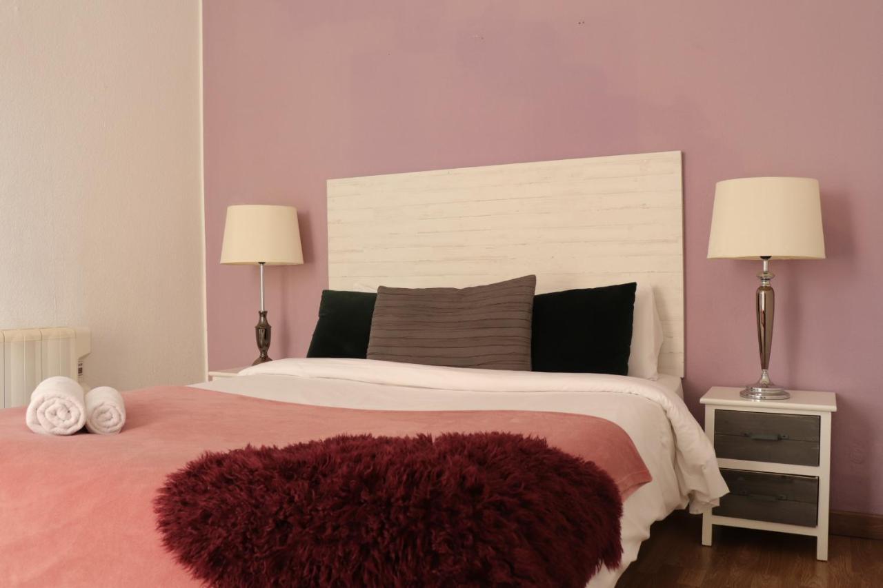 Alani Montjuic Hostel Barcelona Bagian luar foto