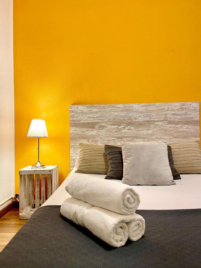 Alani Montjuic Hostel Barcelona Bagian luar foto