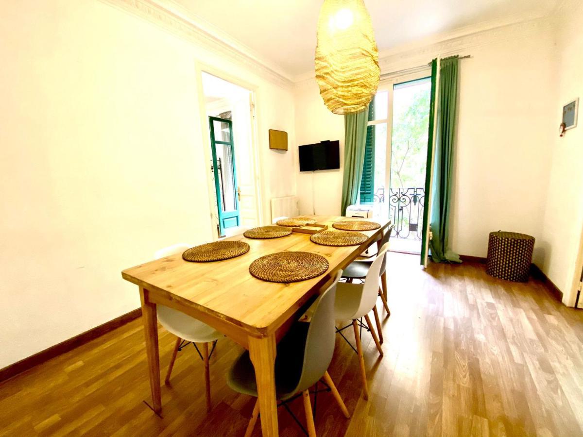 Alani Montjuic Hostel Barcelona Bagian luar foto