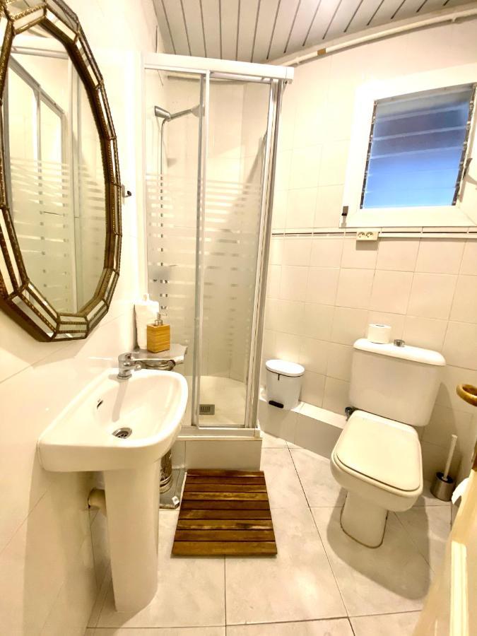Alani Montjuic Hostel Barcelona Bagian luar foto