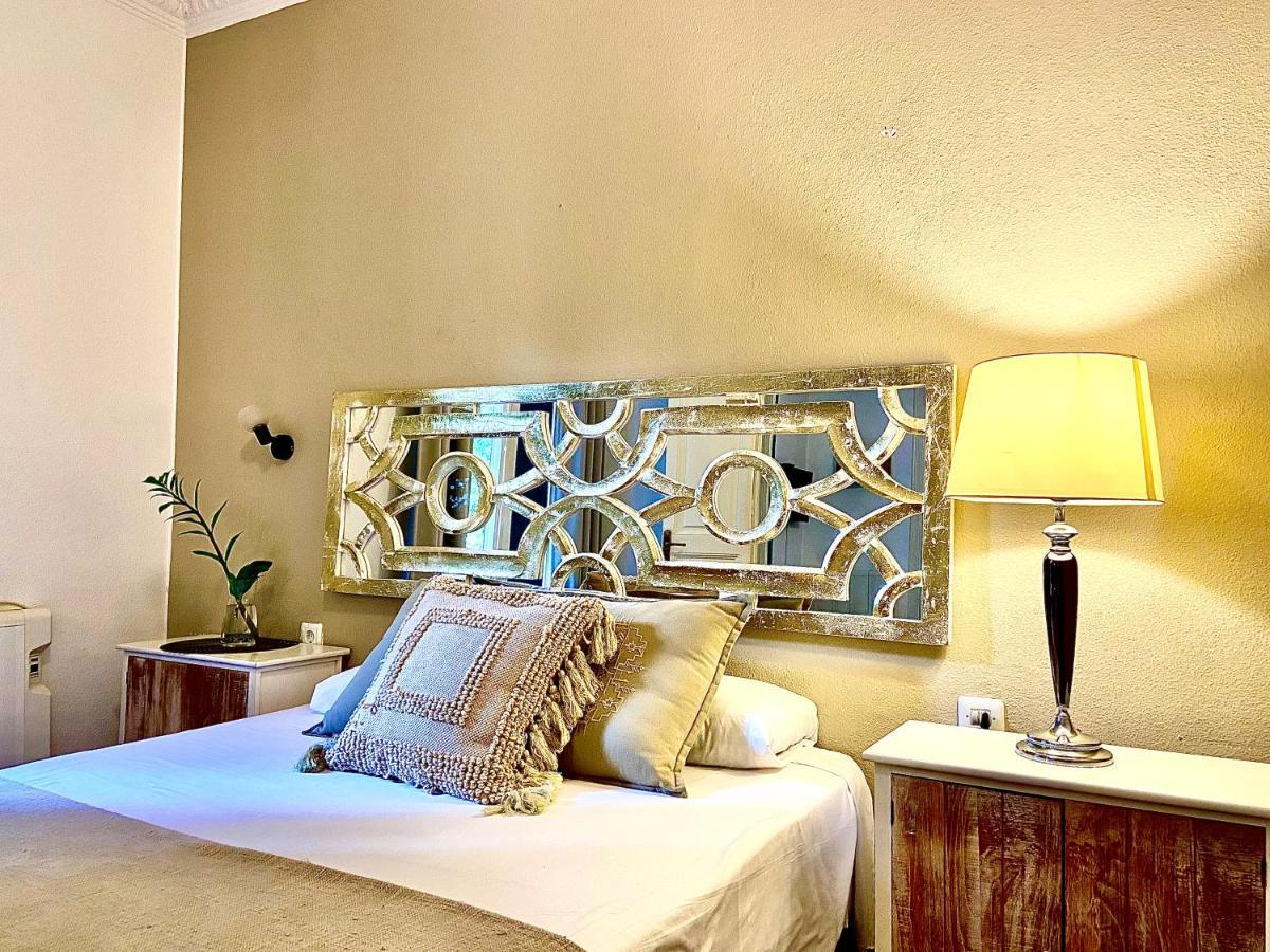 Alani Montjuic Hostel Barcelona Bagian luar foto