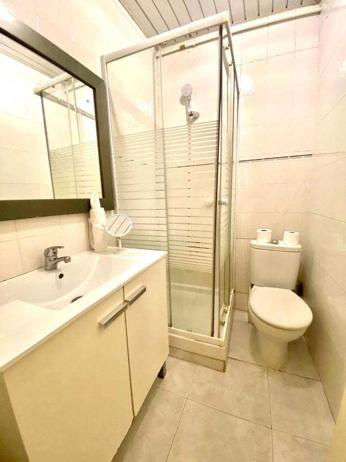 Alani Montjuic Hostel Barcelona Bagian luar foto