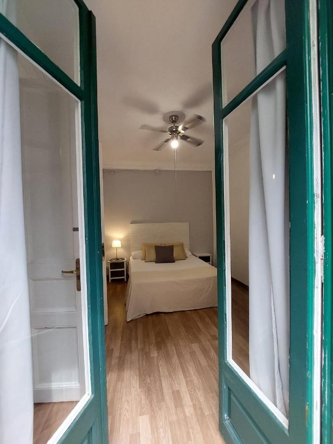 Alani Montjuic Hostel Barcelona Bagian luar foto