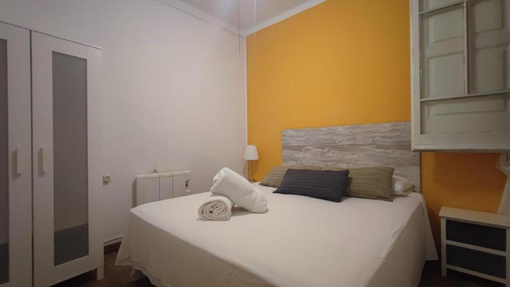 Alani Montjuic Hostel Barcelona Bagian luar foto