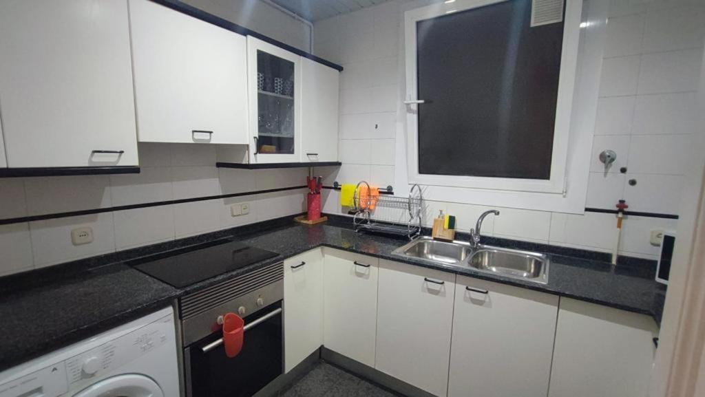 Alani Montjuic Hostel Barcelona Bagian luar foto
